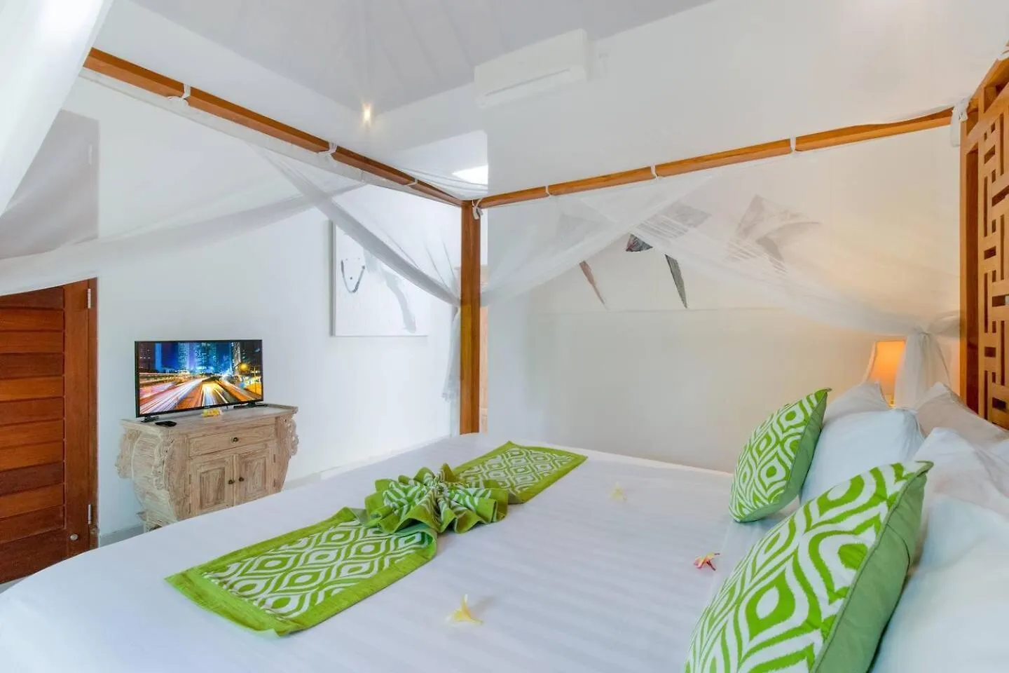 Heart Of Seminyak, 2Br, Sleeps 4, Walk To Bintang 빌라